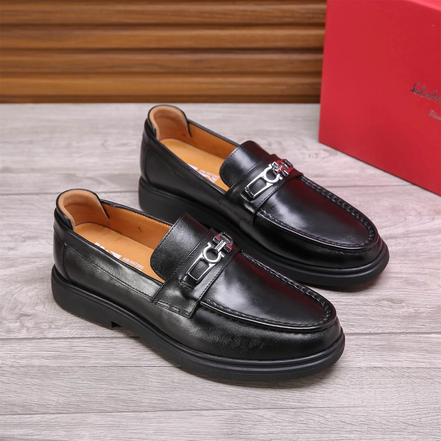 Men's shoes 💰460 🕷🕷🐂【Ferragamo】Ferragamo Popular fashionable casual shoes🇨🇳Official website counter 1:1 production, original mold opening💯Good quality visible, imported high-end first-layer waxed calfskin, water-dyed🐂leather lining🌿very clear texture, high-quality waterproof, non-slip and wear-resistant outsole🎋high quality and low price, truly handmade🍓Black optional! Code number 38-44 (45-46 customized)......